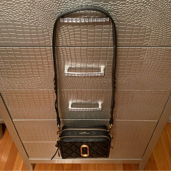 Authentic w Tag MARC JACOBS Quilted Softshot 21 Crossbody Bag Black Gold - Picture 9 of 14